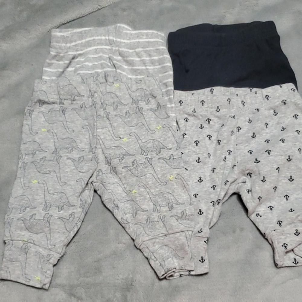 🐻      4 pairs Simple Joy's Pants Size 0-3 months